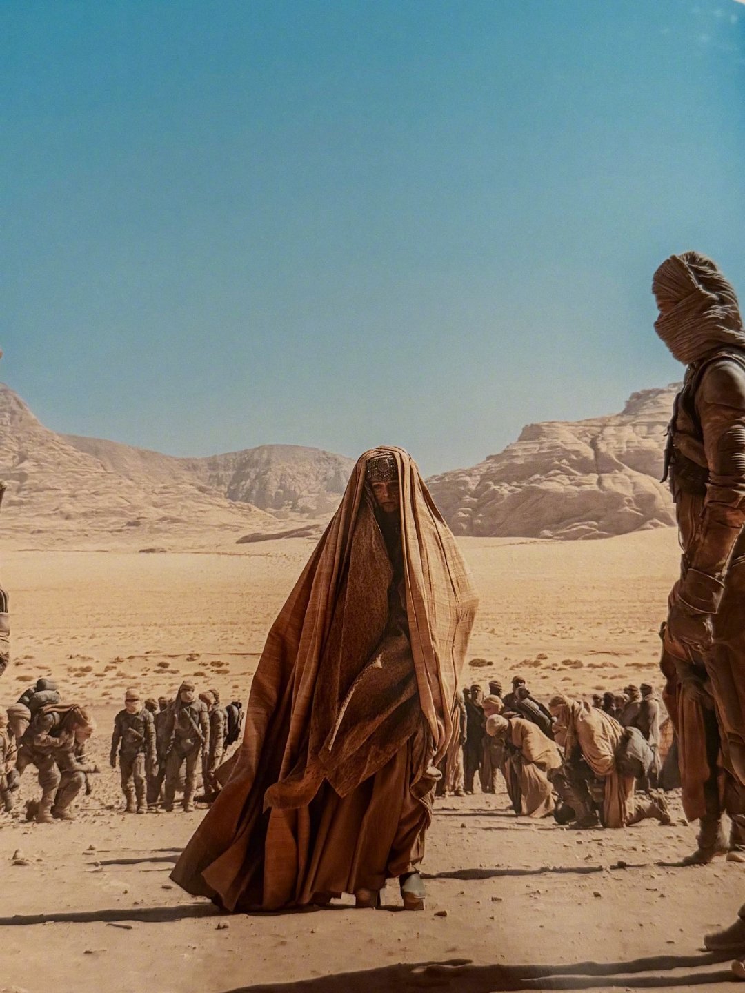 丽贝卡·弗格森，《沙丘2》摄影书新图丹尼斯·维伦纽瓦执导的沙丘3上月末已正式杀青