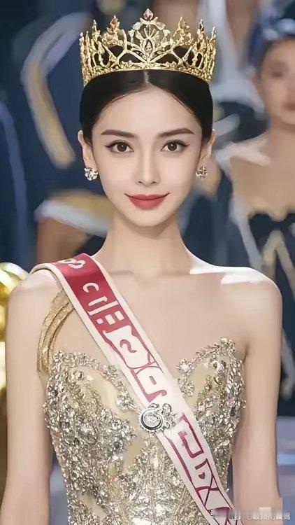 杨颖和赵丽颖两个港姐造型，那个更美？赵丽颖演员，演技一流，颜值也是女神级别杨颖演