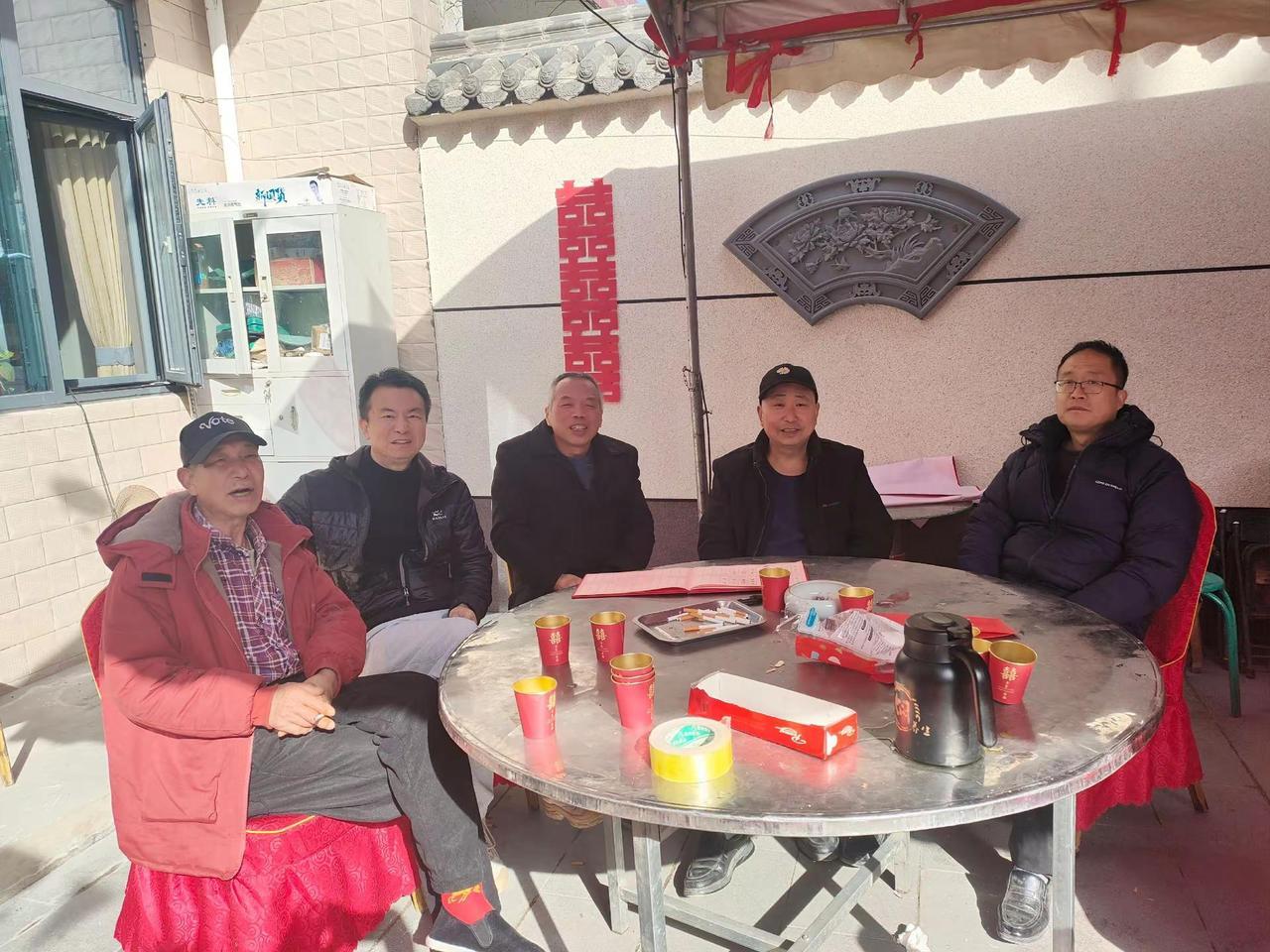 莫道桑榆晚，为霞尚满天。出生于66、67、68年，从形影不离的小伙伴到聚一次很难