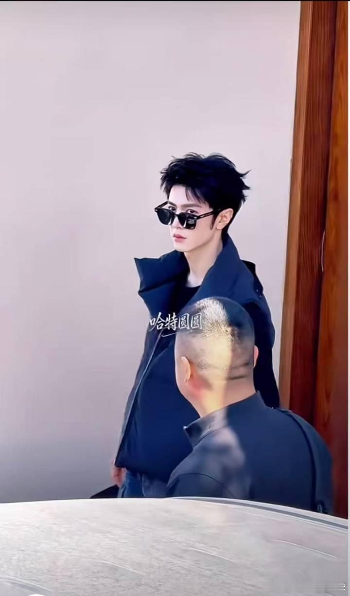 黄景瑜、陈哲远、王安宇、范丞丞《现在就出发》上班路透！妈呀好权威的几个脸 