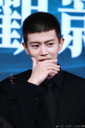 业内评价任嘉伦转型成功 把纸片人演成鲜活角色！任嘉伦的诠释赋予何贤灵魂，转型太绝