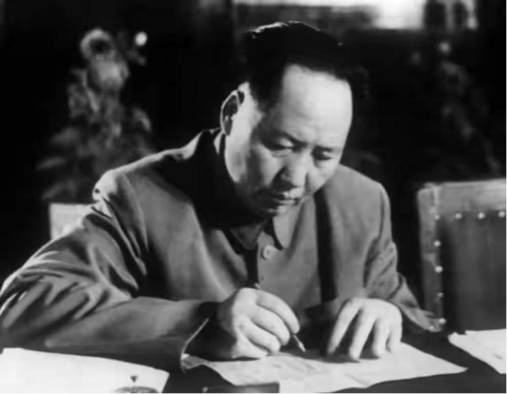 毛主席晚年为何经常痛哭？毛主席有万般豪情，也有千般柔情。但一生叱咤风云的毛主席却