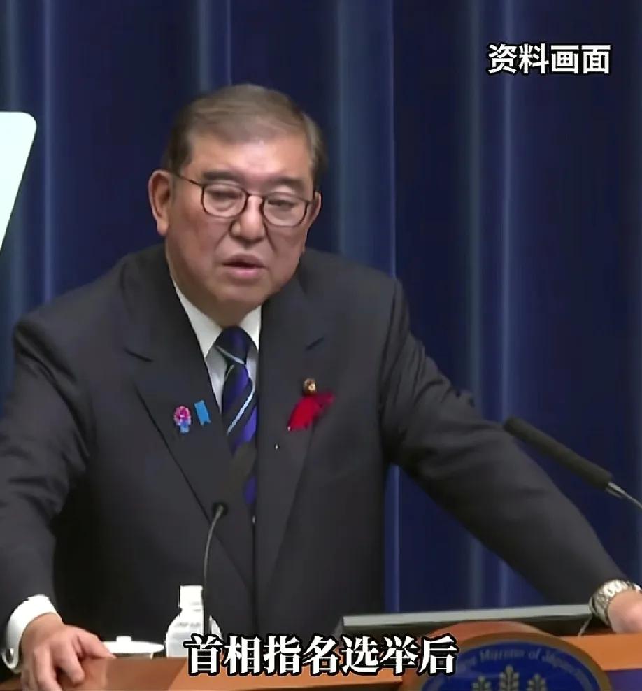 日本的天塌了，石破内阁集体辞职。

工作都没人干了，一切都乱套了，领导都辞职了，