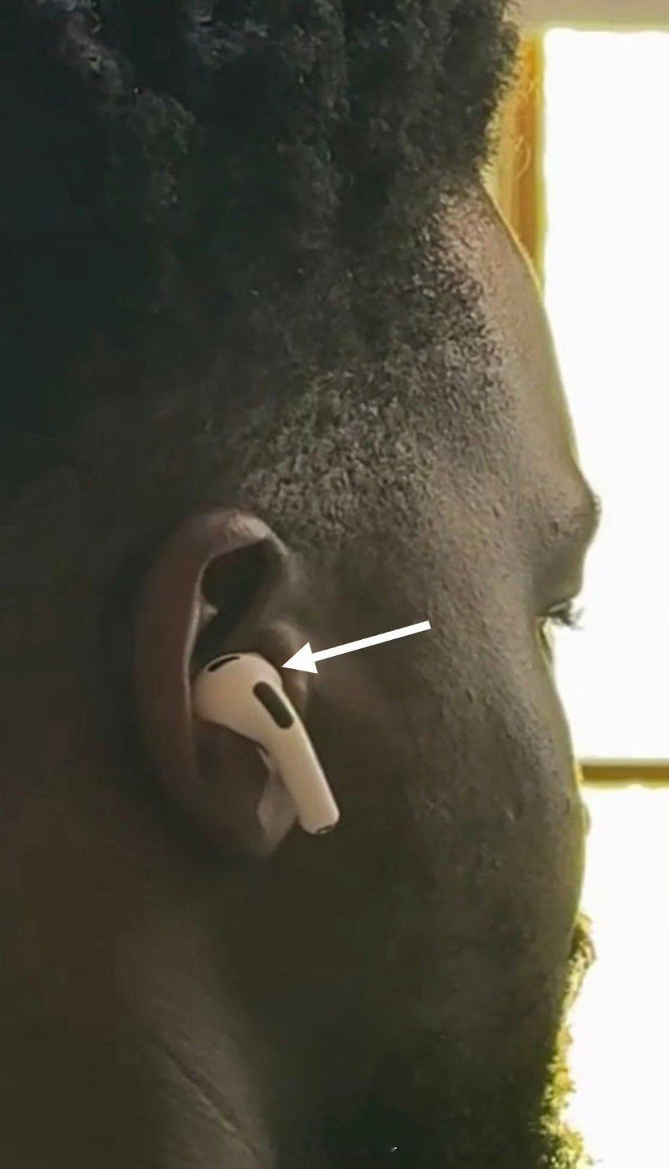 AirPods5曝光苹果耳机装摄像头，其实是AirPods Ultra！作为全新