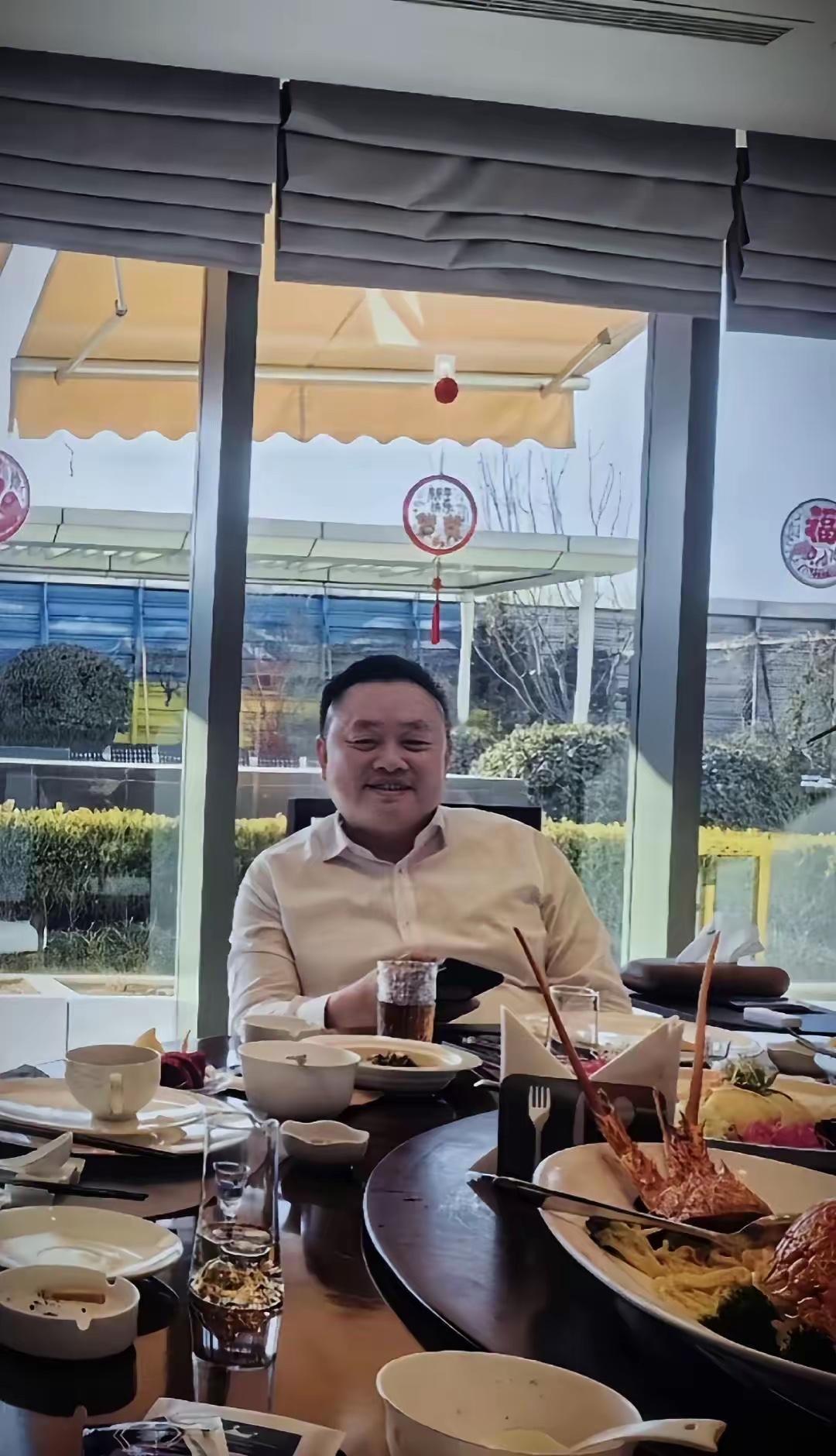 曾经的首富，还是这么有气质