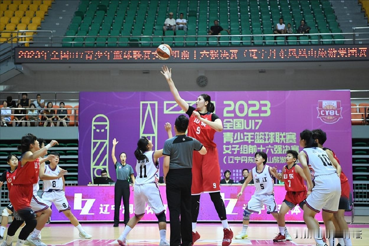 U16主帅李昕能不能出来走两步？

山东省U17女篮张子宇，将U17女子最佳得分