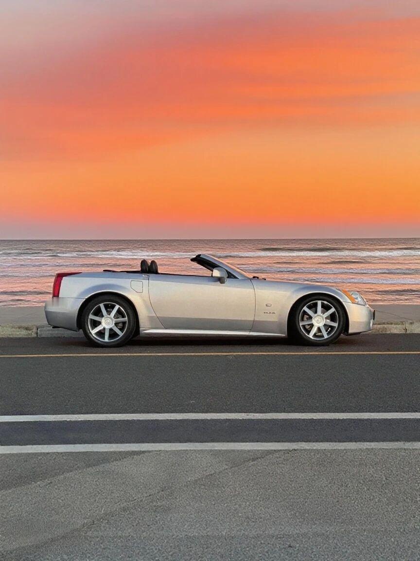 凯迪拉克敞篷版，你觉得颜值怎么样？这款是08年的凯迪拉克XLR，当年美式豪华敞篷