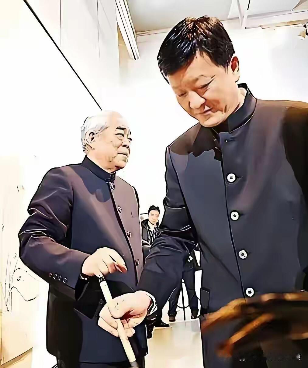 行不更名，坐不改姓。现在也变味了？1993年楠莉与范曾结婚时，为了巩固新家庭的情