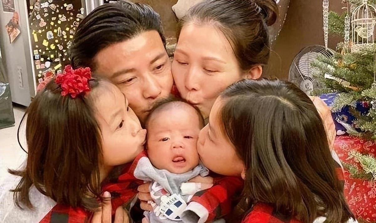 看她瘦得锁骨都能插支笔了。
每月还得掏出十万块撑起这个家。
评论区都在骂，说她老