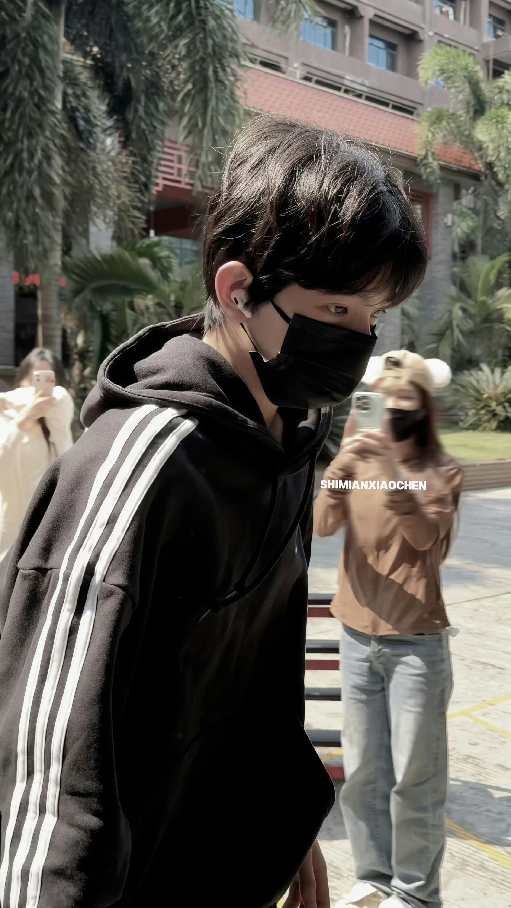 卧槽姐妹呀我觉得陈浚铭这个阿迪帅的我受不了了 