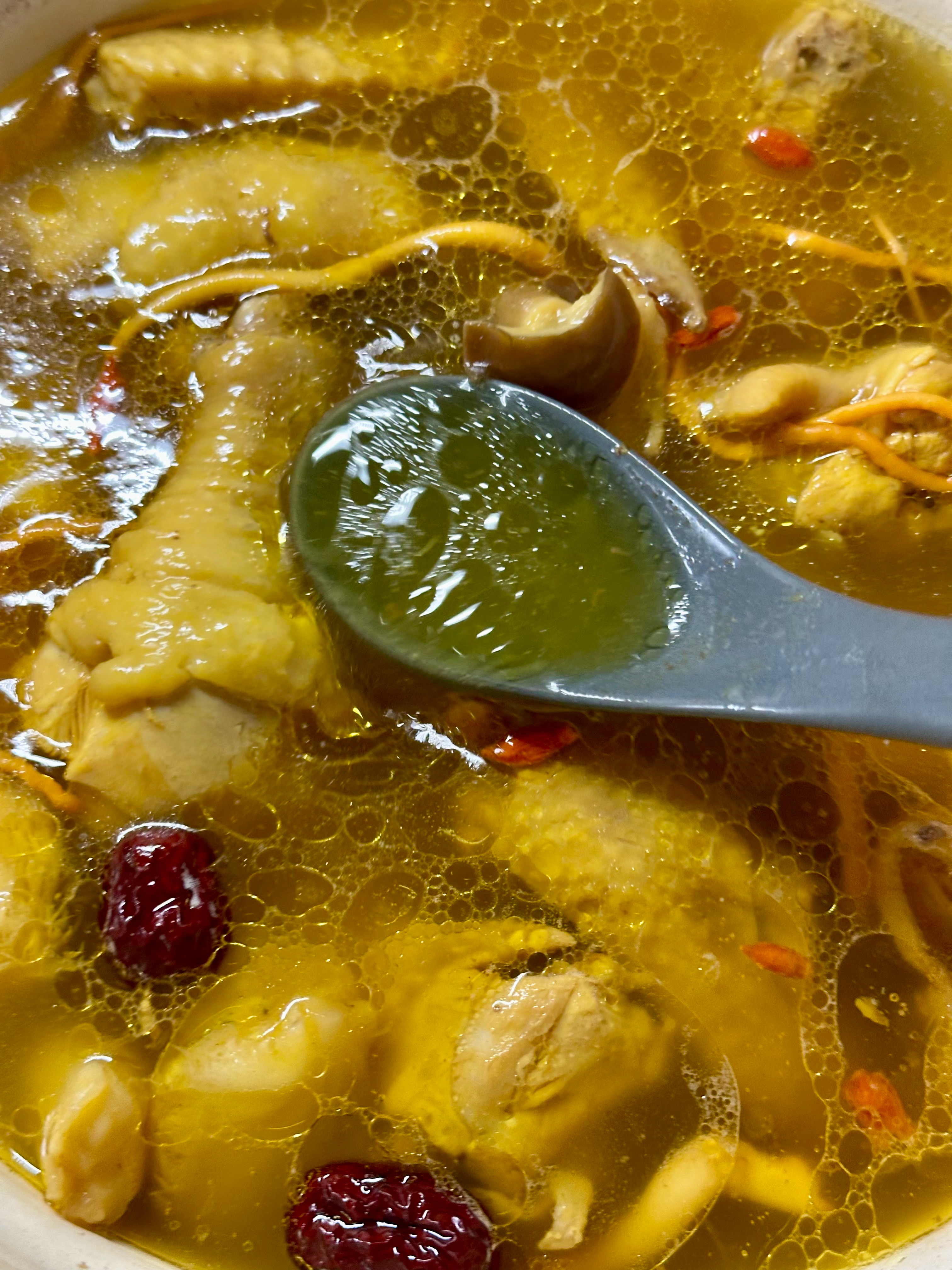 寒冷的天来一锅热乎的鸡汤[doge] 