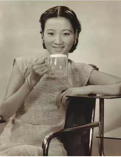 新婚之夜，17岁的钱玄同被哥哥推进新房，哥哥对他说：“今晚好好圆房，先留后，再纳