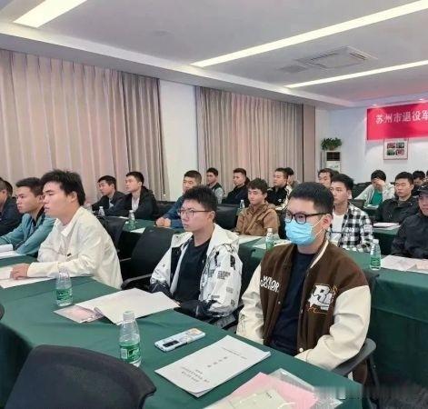 24-28 岁，正处于职业黄金期。5 年兵龄的优势在于纪律性强、执行力高，劣势是