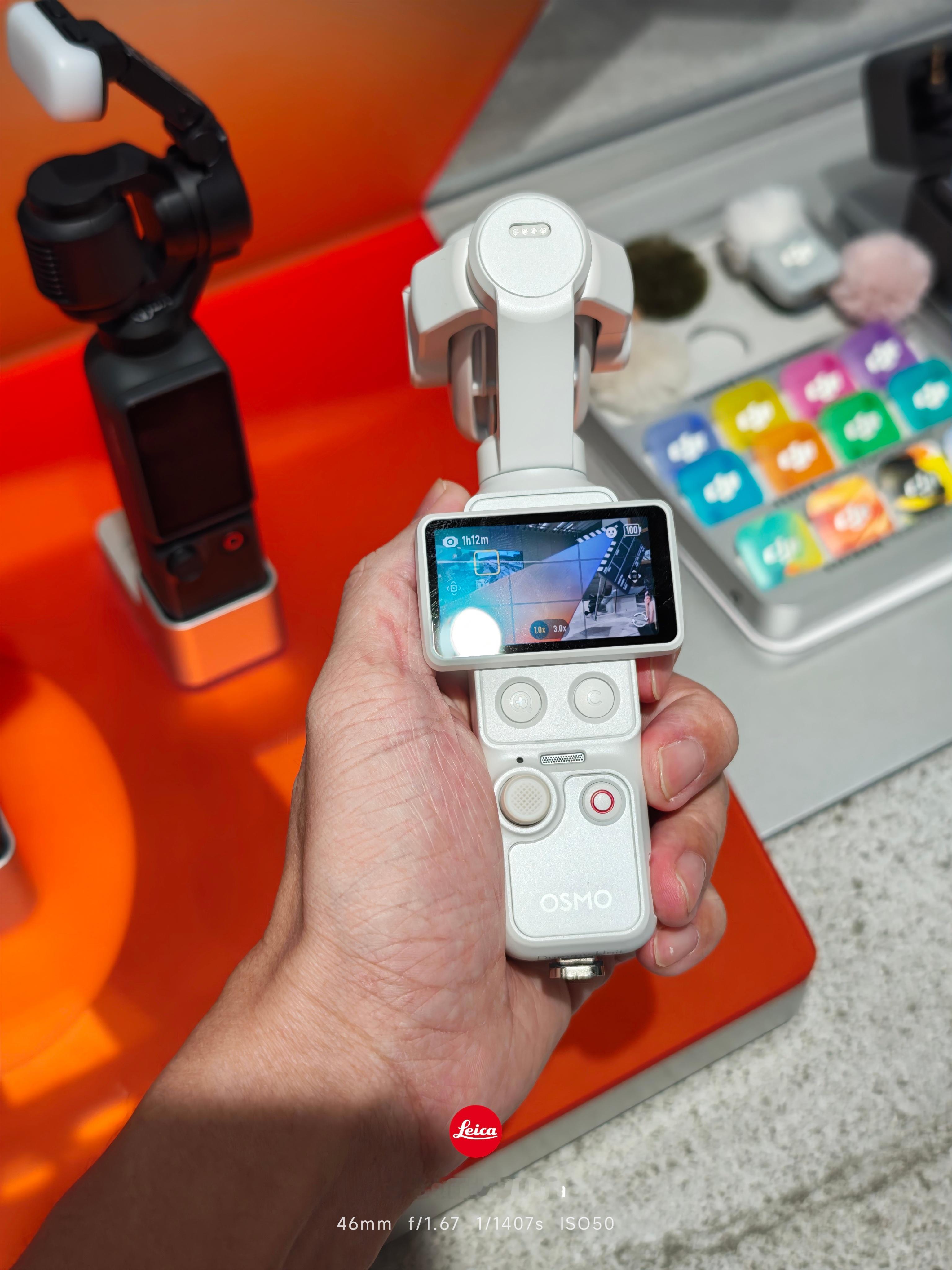 大疆Pocket 4P 白色机，感觉还挺好看的