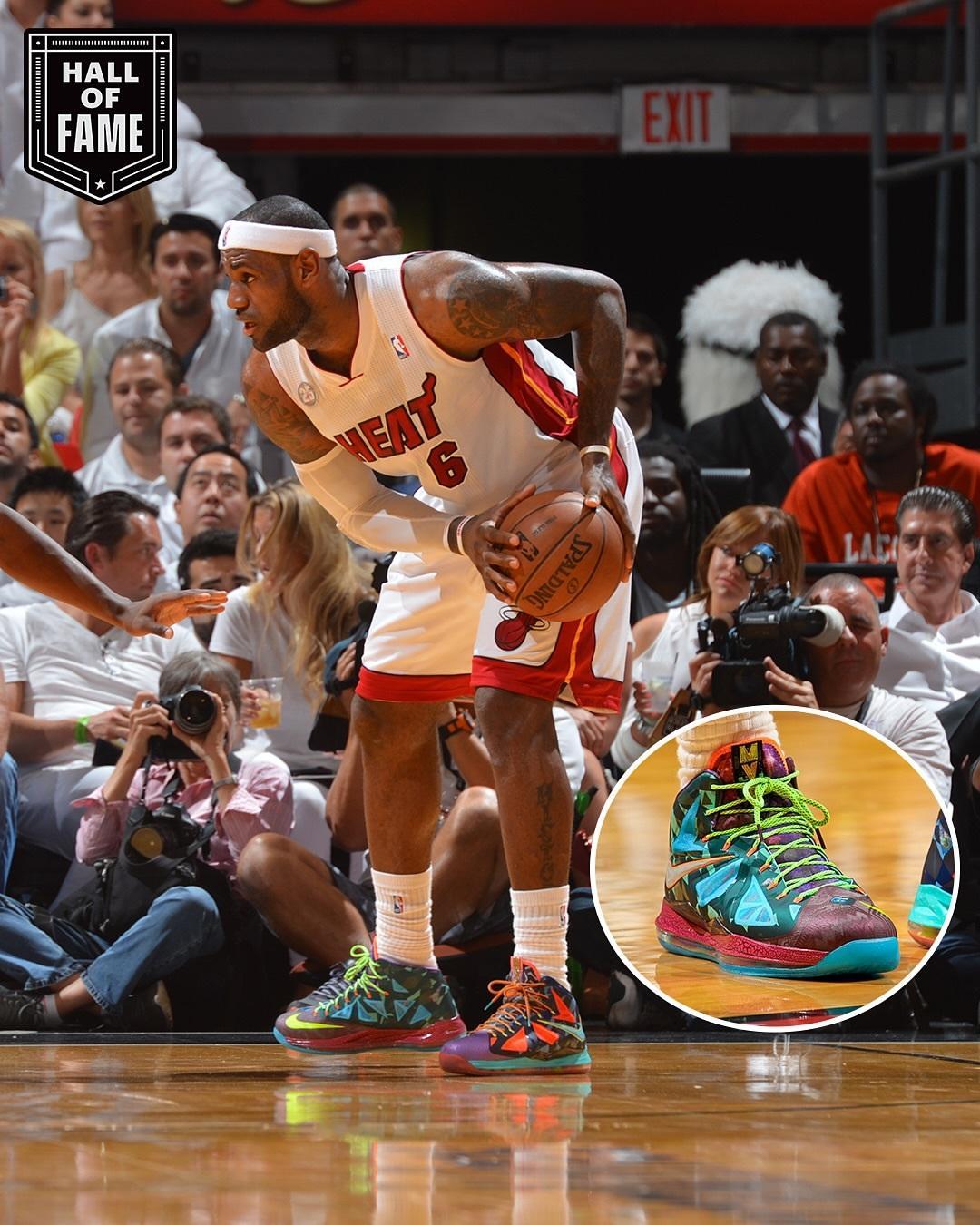 詹姆斯今日更新社媒，Nike LeBron 10入选Slam球鞋名人堂，这应该是