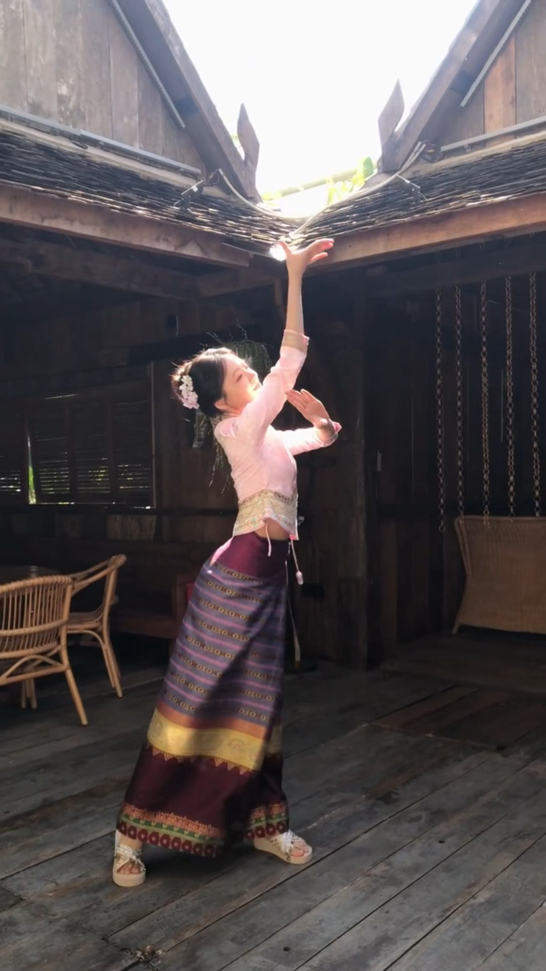 任敏跳傣族舞，好明媚的生命力！！ 