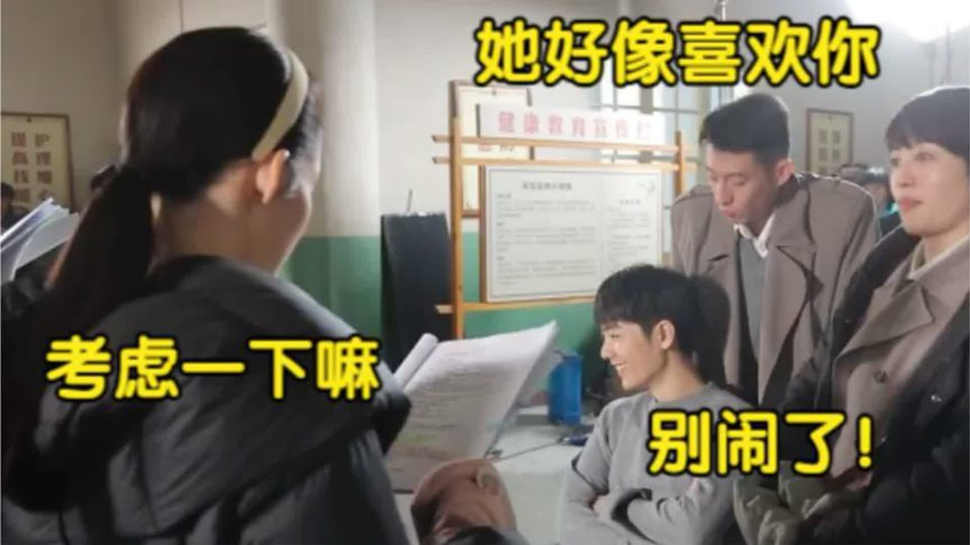 肖战片场太入戏：和李沁互飚演技上演激情一吻，导演：可以停了！