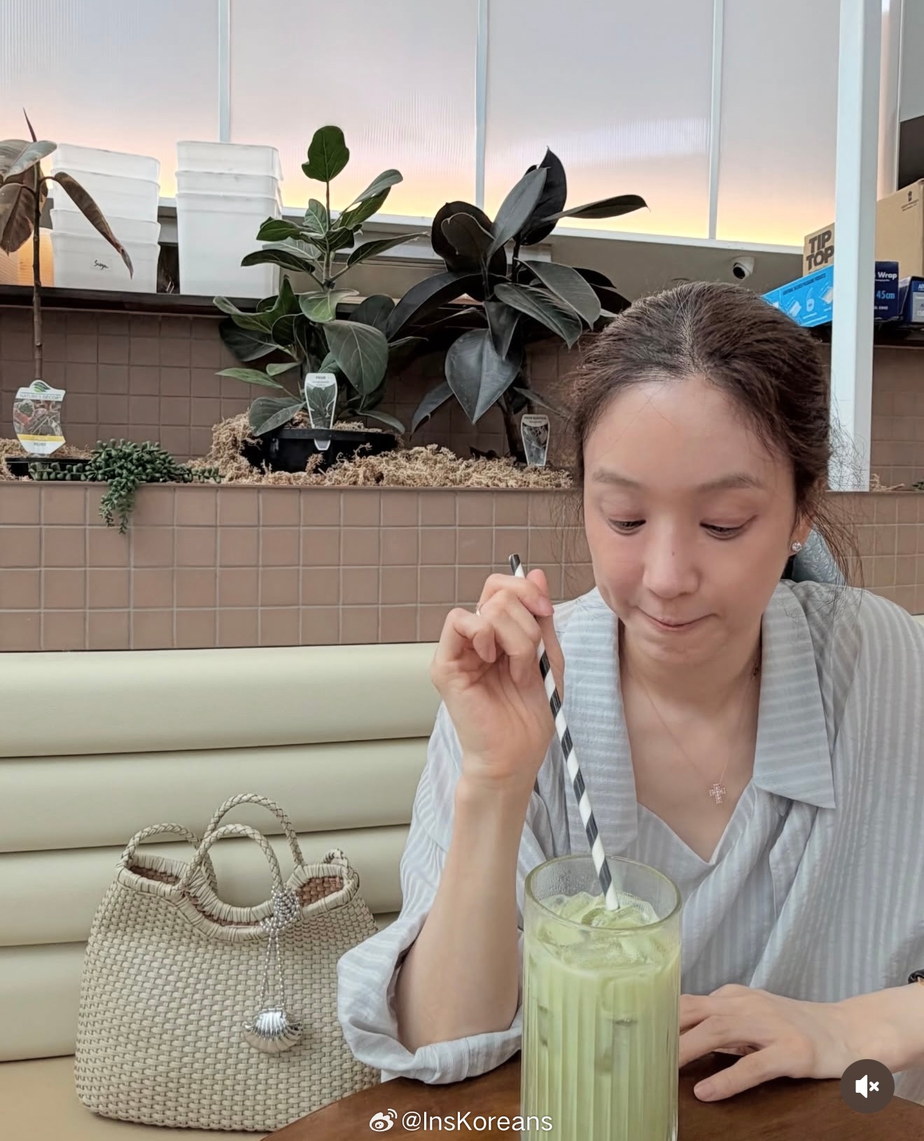 郑丽媛 郑丽媛 和妈妈在澳洲的休闲假期夏末的时光也很短暂 