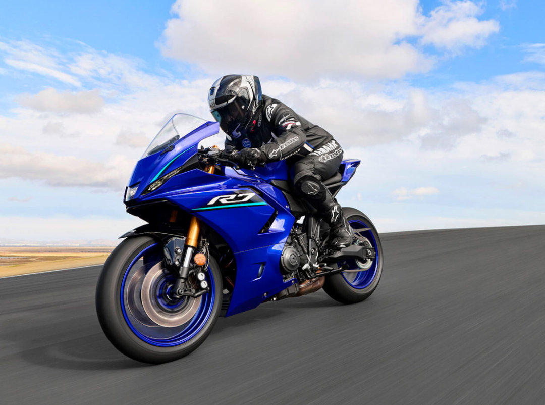 车市热门[超话] 雅马哈在米兰车展正式发布全新 2026 款 YZF-R7，这款