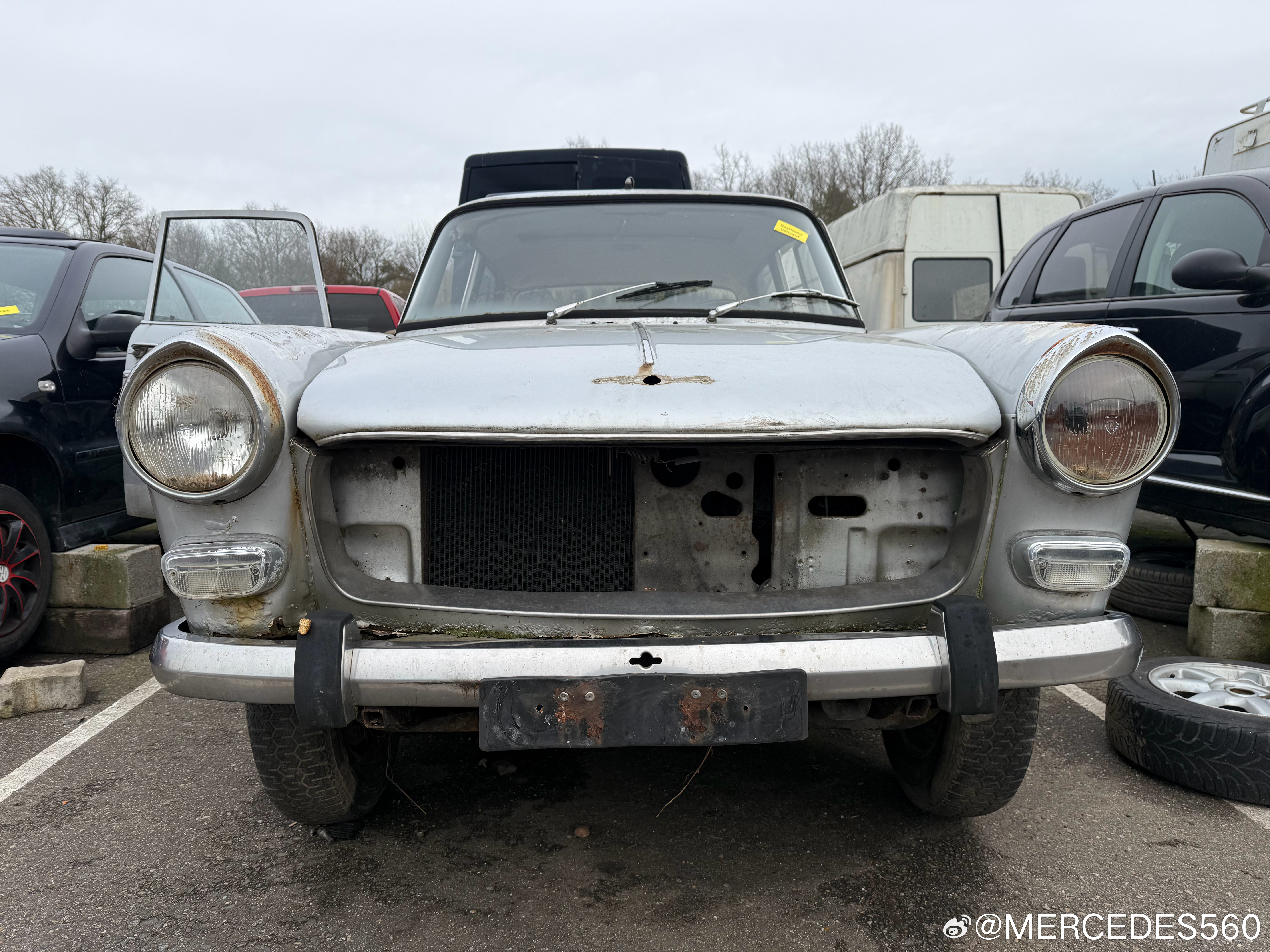 本次万雅德出土文物2第二台标致404 