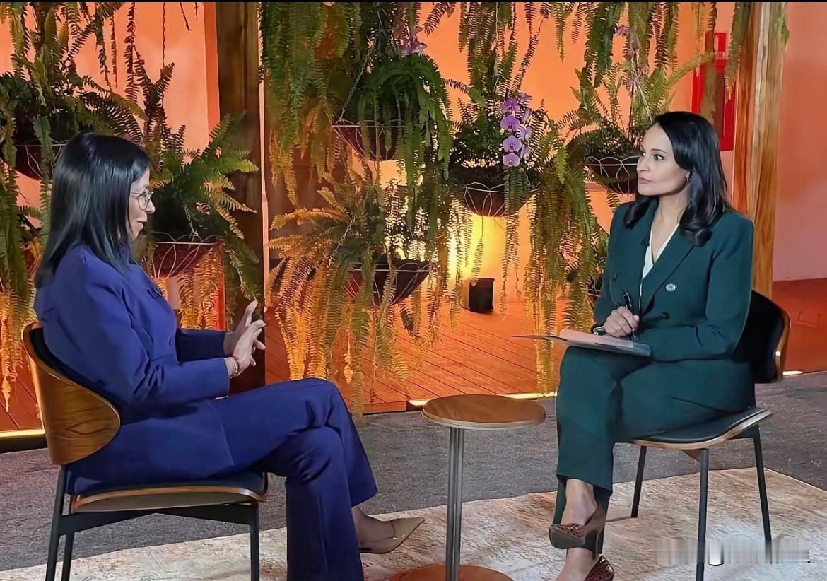 这就叫“语言的艺术”！
不得不佩服，脑子转得是真快。

那个主持人也是看热闹不嫌