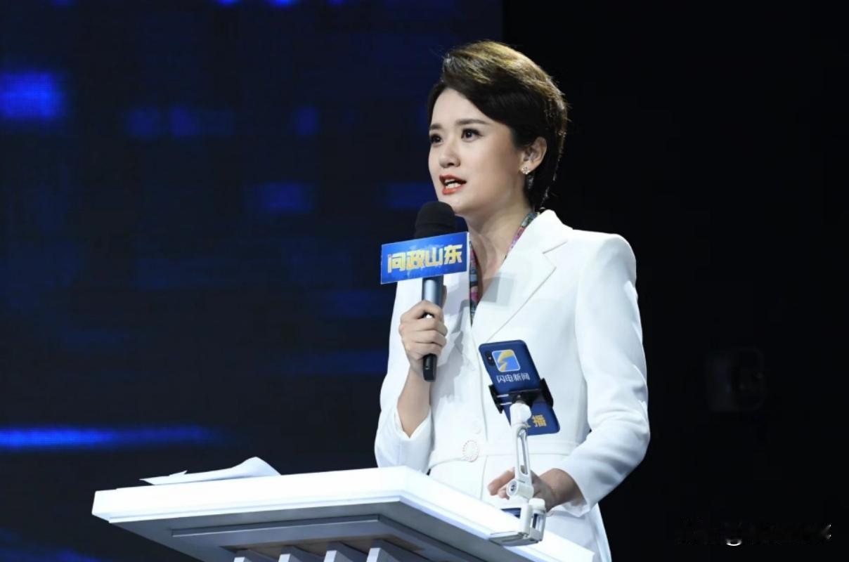 问政山东打了个样
李莎的出名不是文化，不是学历，也不是美丽，而是她实事求是的态度