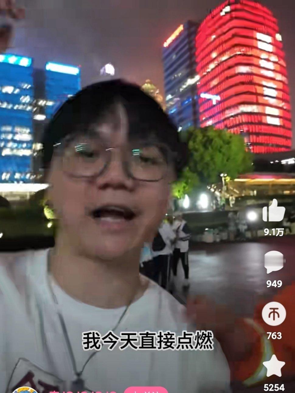 #上海消防混入二次元了##流萤仲夏萤火之约#  📢：外环线内禁止燃放🚫欧~流