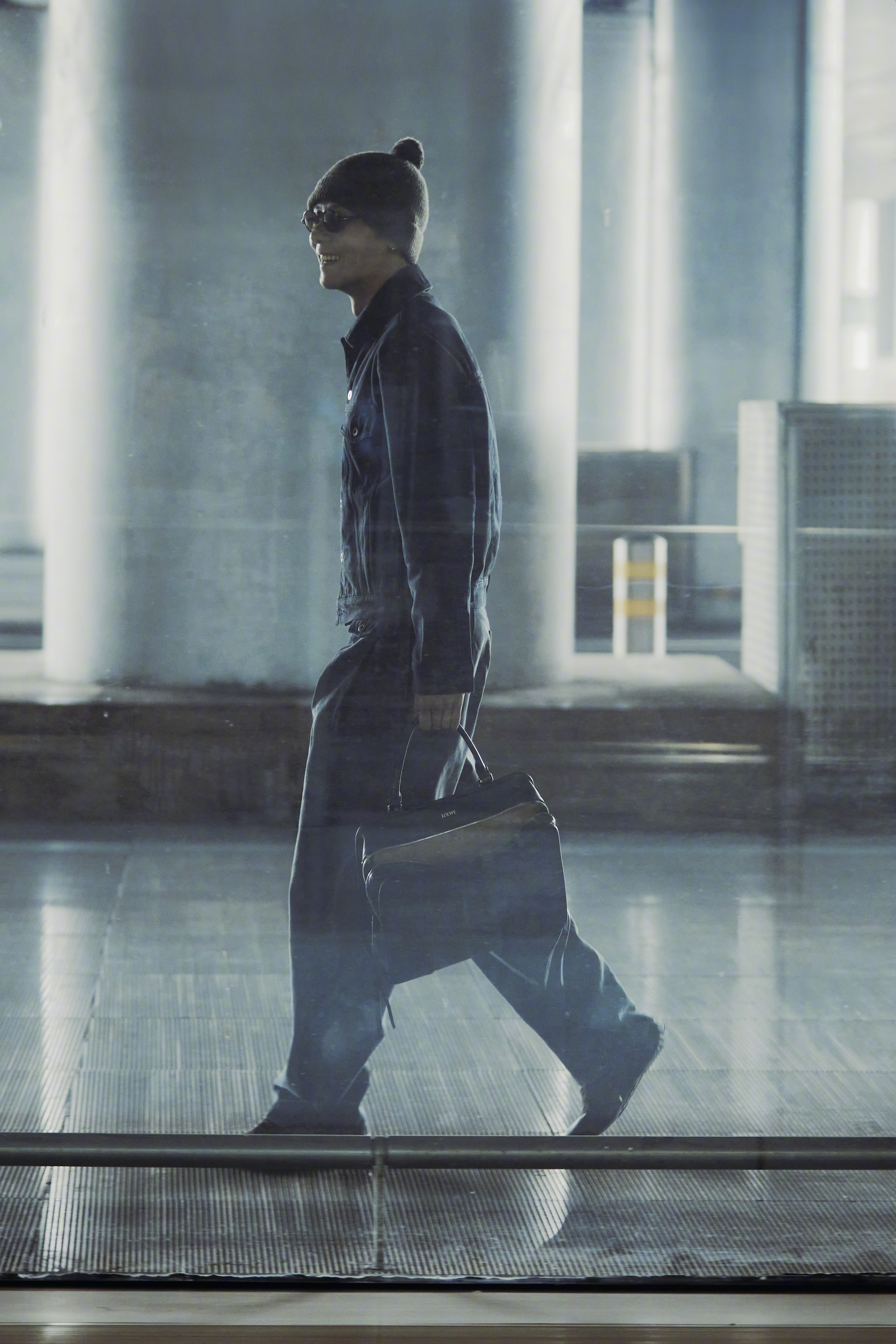 蒋奇明live没有一帧废镜头 蒋奇明这6张live我直接给到夯！深灰牛仔套装利落