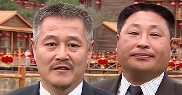 2007年，李正春不幸病逝。赵本山问50个徒弟：“你们大师兄走了，留下孤儿寡母，