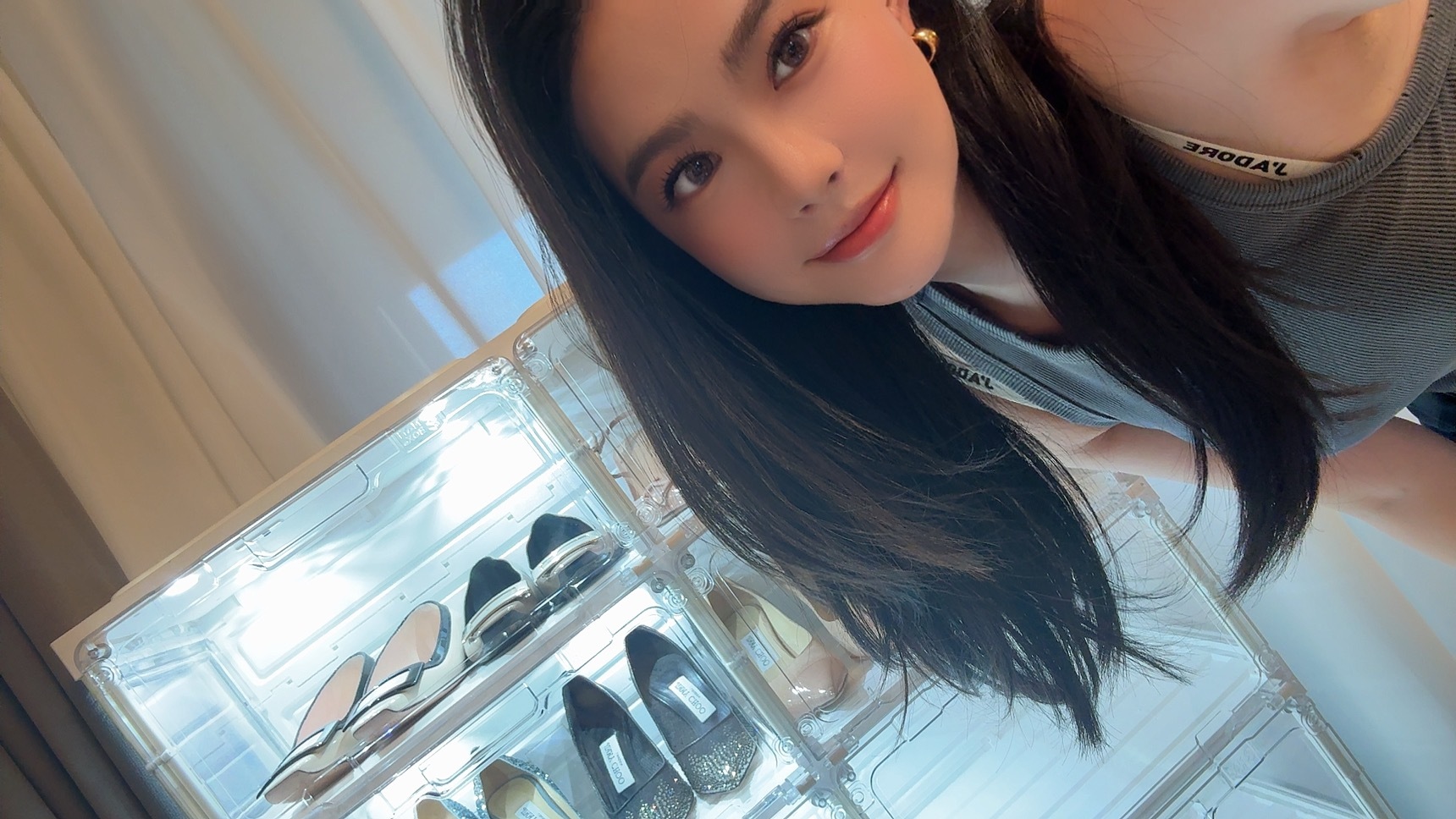 在工作室组装了个6层12格的鞋盒好用好用！还带声控发光🌟【蚂蚁盒子】不错不错，
