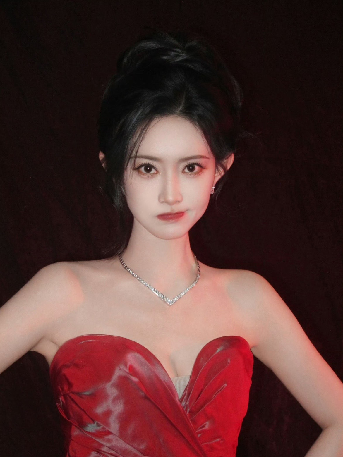 娱乐孟子义尖叫之夜第二套出图孟子义玫瑰红裙 美成啥样了 