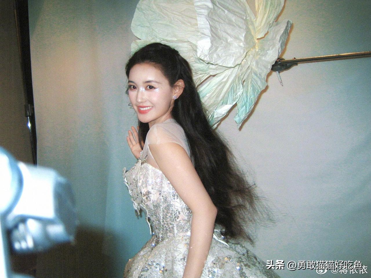 蒋依依分享图片