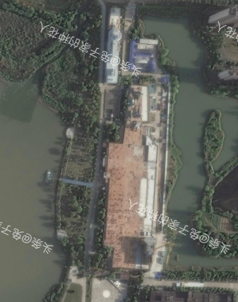 某地航母楼新图和北方卫星图 [酷]认为新舰岛后面是烟囱的再好好想想 [挖鼻]图源