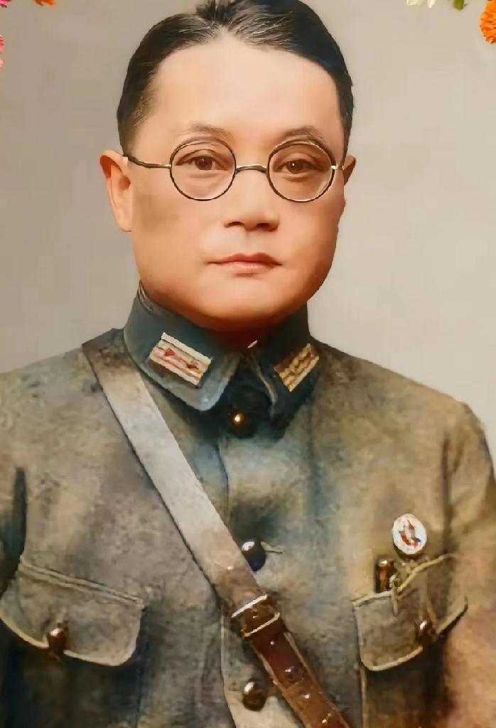 惊险！
起义前夕发现枕边人是特务，川军名将这样化解危机

1949年的成都，一场