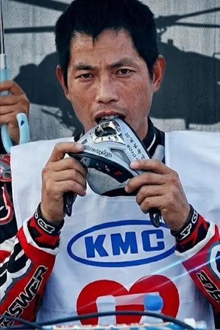 牙哥张继星，张雪的第一大恩人，伯乐，他说，我年轻的时候，家境比张雪好，九几年就买