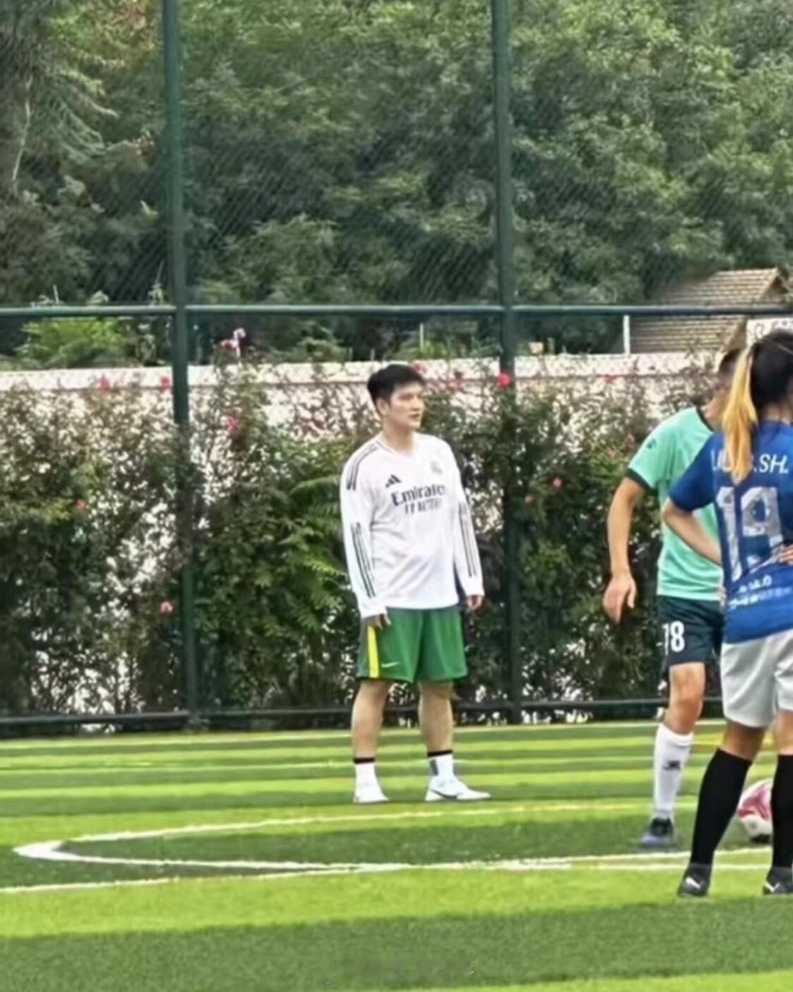 #樊振东踢足球路透# 小胖做什么都很棒 ​​​