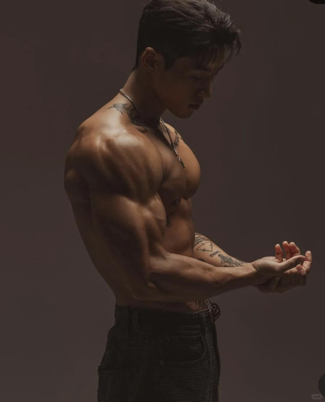 为什么有的年轻人喜欢肌肉男