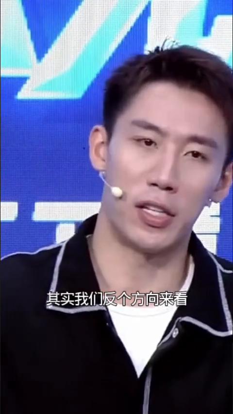 其实没法说陈一同在这场比赛犯了多少的错误，其实反个方向来看，能看到日拼最近的进步