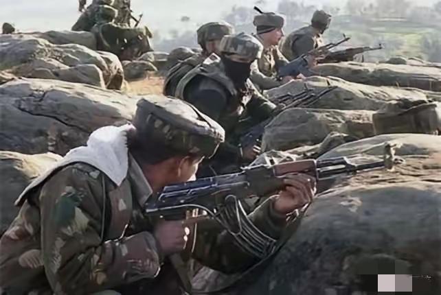 所有人都看走眼了！
巴基斯坦对塔利班正式宣战，
最狠的根本不是开战，而是那句“印