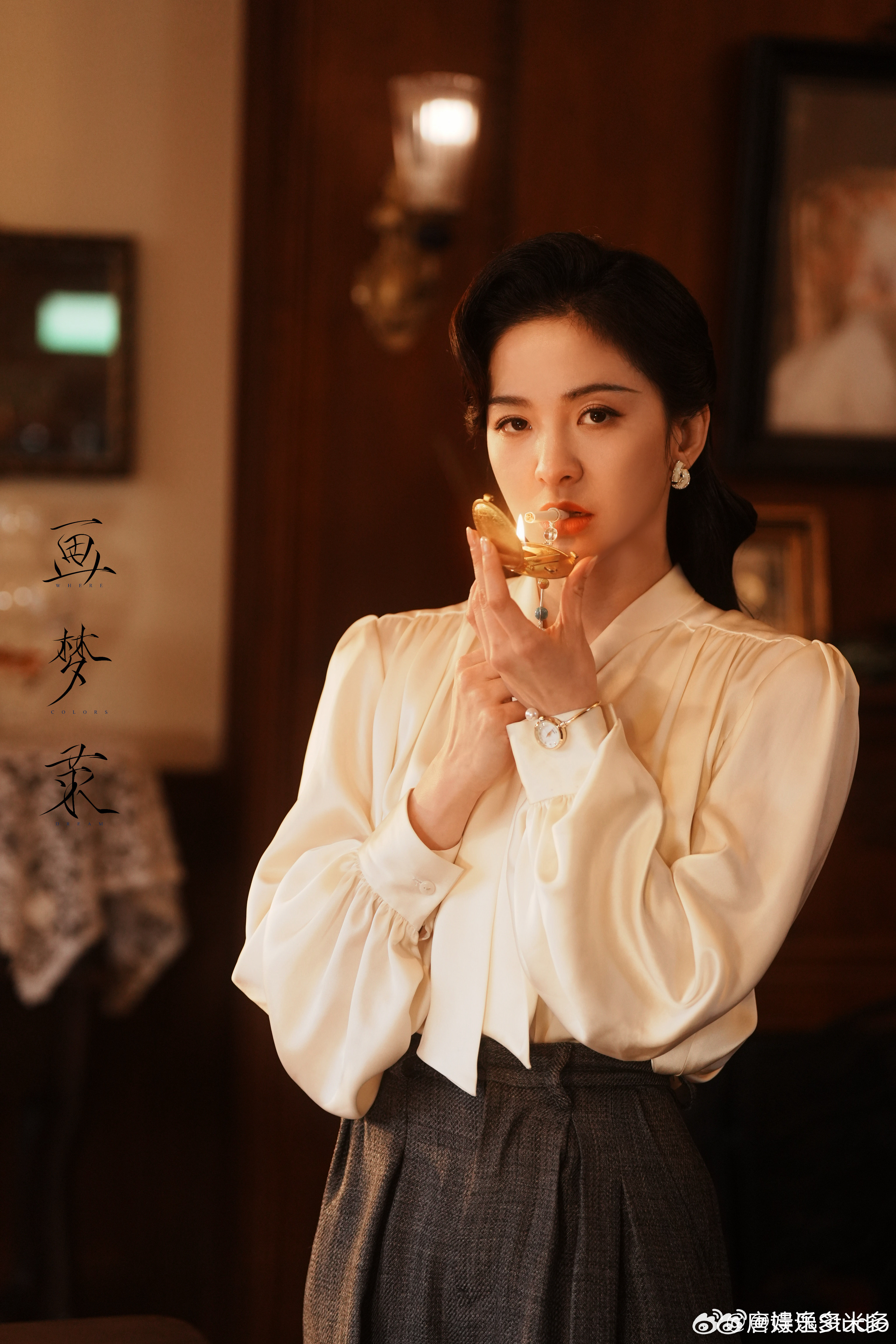 没人告诉我唐诗逸这么有姐感🏮民国旗袍造型衬出绝佳身姿，遇事沉稳有谋略，妥妥乱世