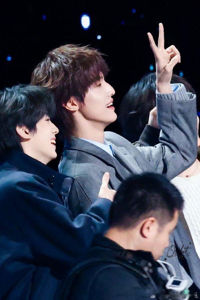 张泽禹出道后的第一个奖张泽禹获奖感言张泽禹的第一座奖杯背后，是他与团队辛勤付出的