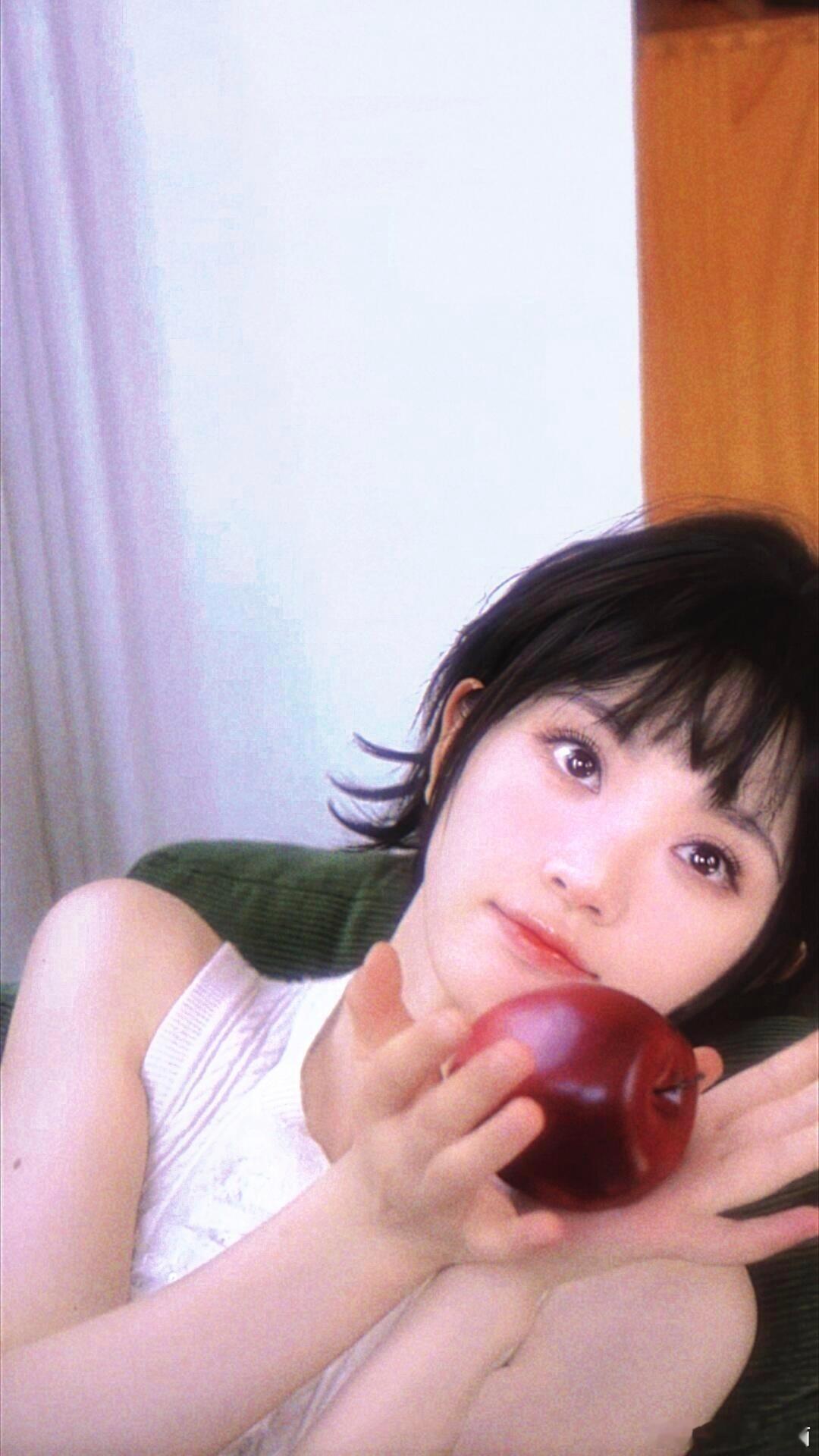 田曦薇小田短发真好看，俏皮又复古，真的招人稀罕啊 ​​​