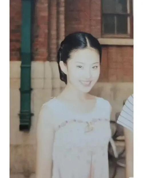 金粉世家时期刘亦菲
刘亦菲真的是娱乐圈的颜值天花板。她将古典与现代完美融合，不管