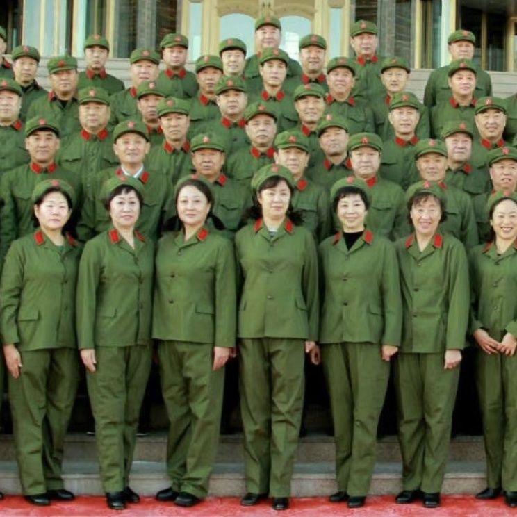 绿色的大地，鲜艳的红旗，闪闪的红星。那时，我们“65式”军装最美，最朴素，最神圣