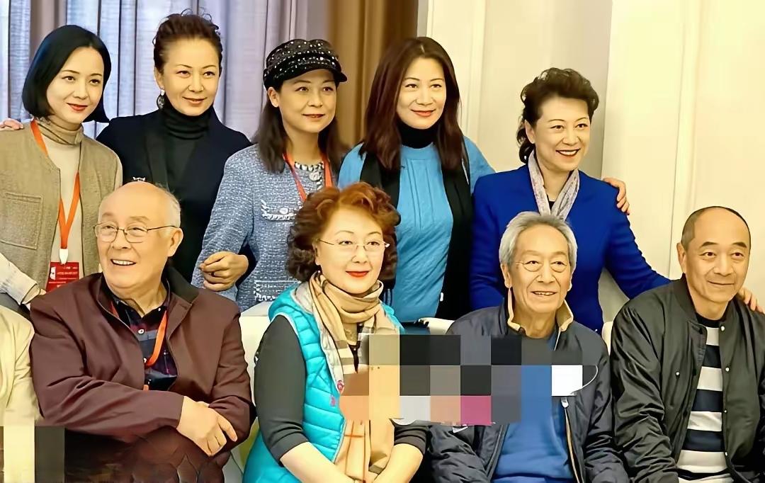这照片上有9位演员，你有几位觉得面熟？有几位叫得出名字？有几能记得他们饰演的角色