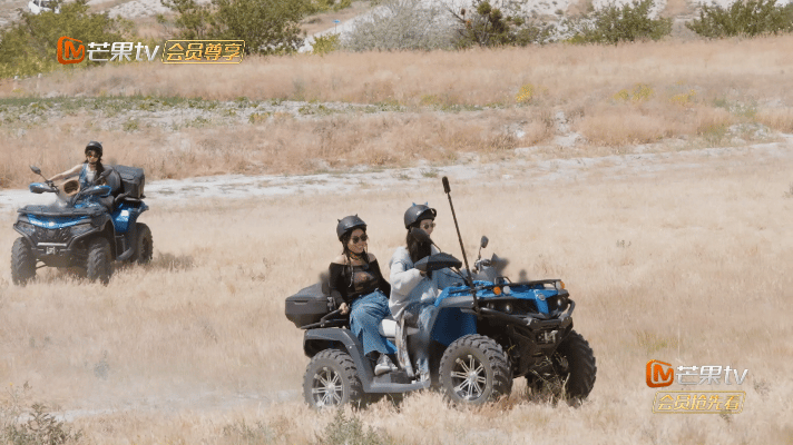 张艺凡的ATV驾驶哲学：只要我够猛，雪琴姐的差评就够狠！这互动太欢乐～ 