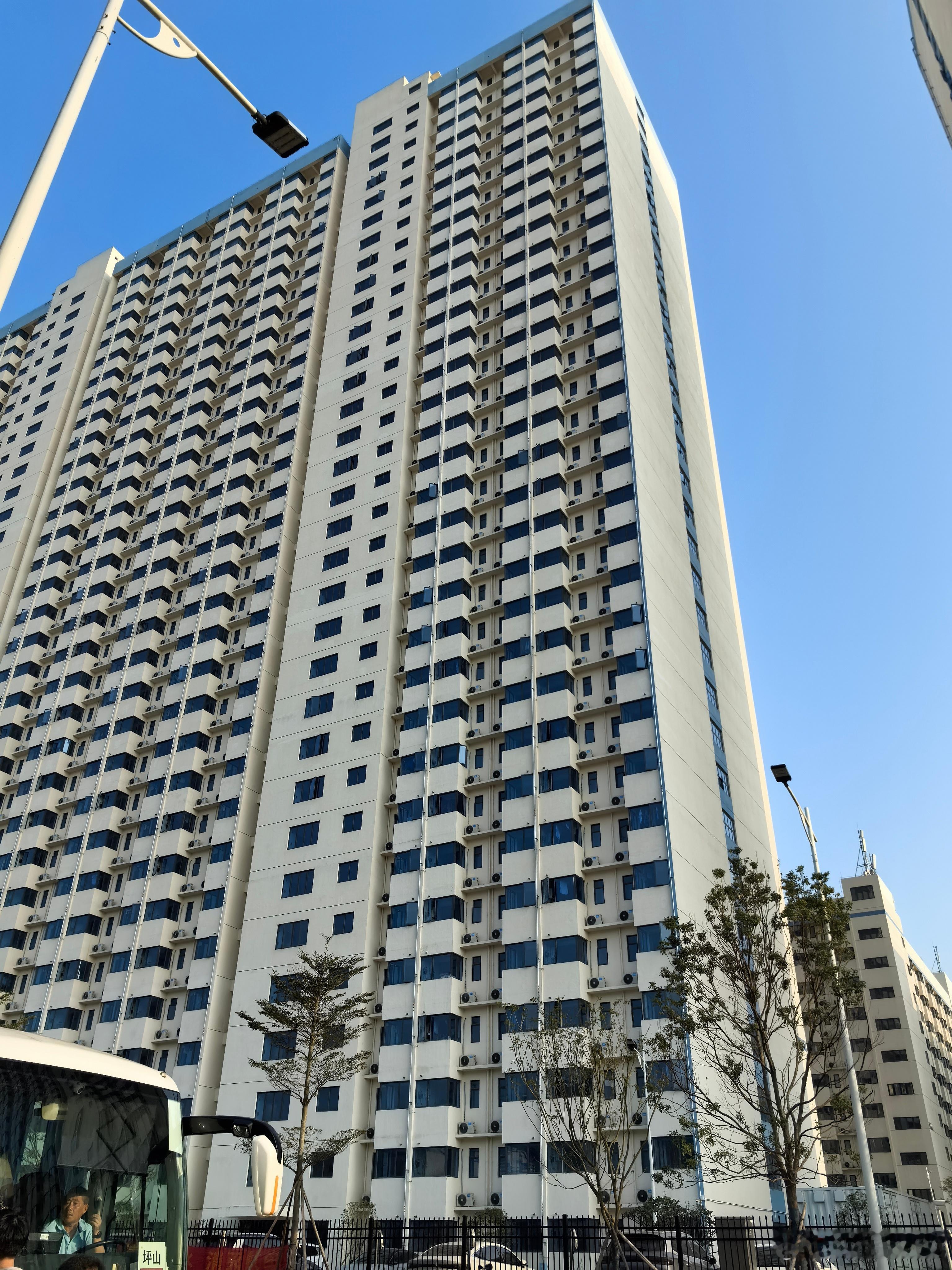 员工宿舍也挺高的 