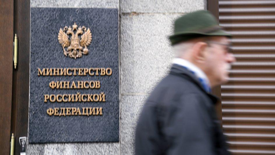 最近两年，俄罗斯经济部门财政预算规则从2004年至今改了6回，平均两年一换，比换