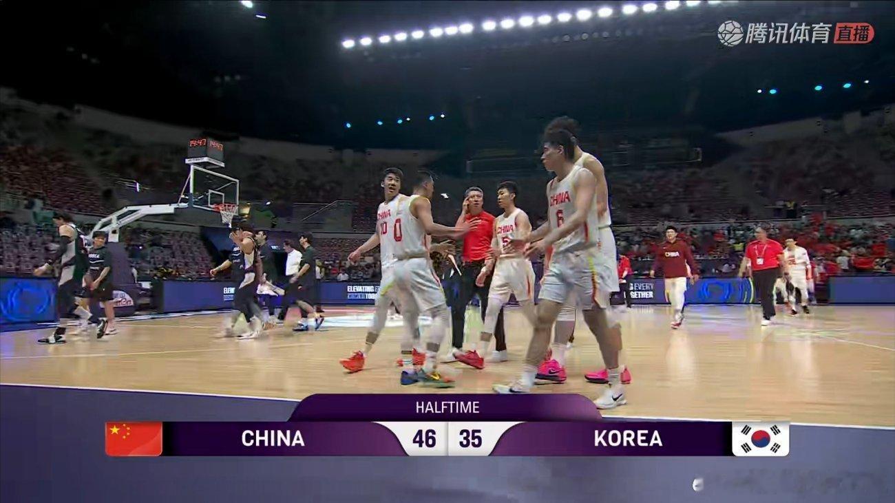 中国男篮半场46-35领先韩国11分！王俊杰15分5篮板3记三分，余嘉豪7分6板