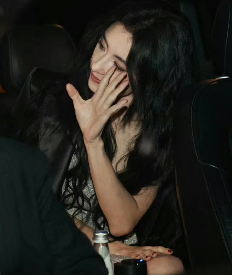 张柏芝最新生图，果然骨相美女扛得住岁月这把杀猪刀啊[好喜欢] 